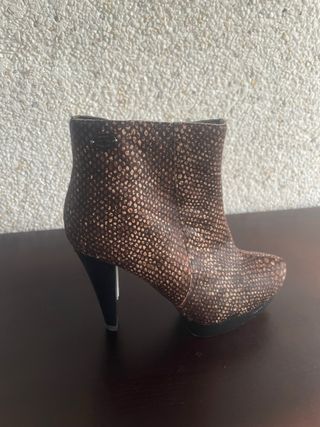 Botines tacón Adolfo Domínguez