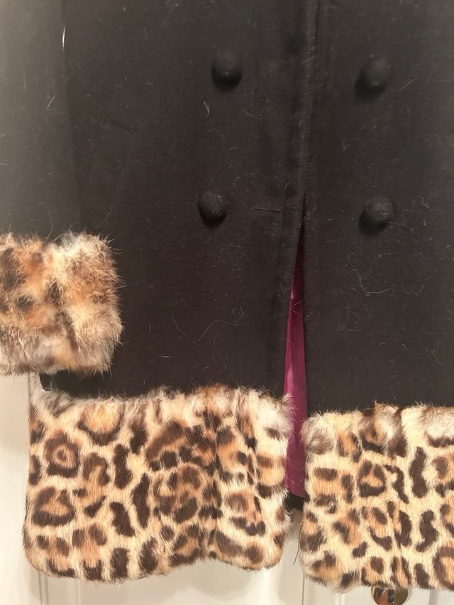 Cappotto nero con inserti lapin maculato