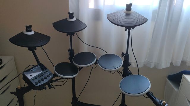 Batería electrónica Alesis DM Lite
