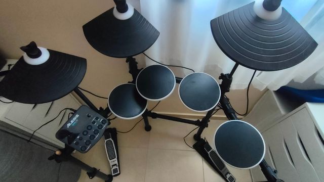 Batería electrónica Alesis DM Lite
