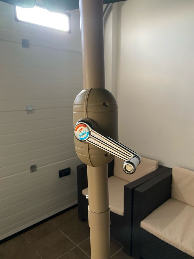 Sombrilla con base de hormigon con ruedas