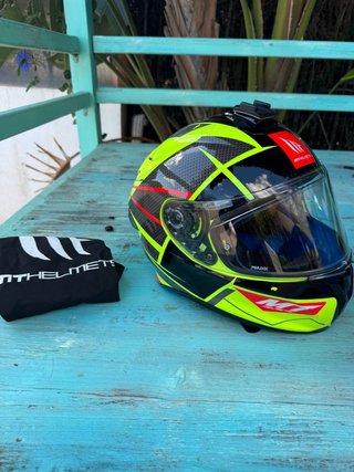Casco MT niño prácticamente nuevo