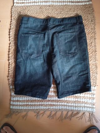 Pantalón vaquero corto