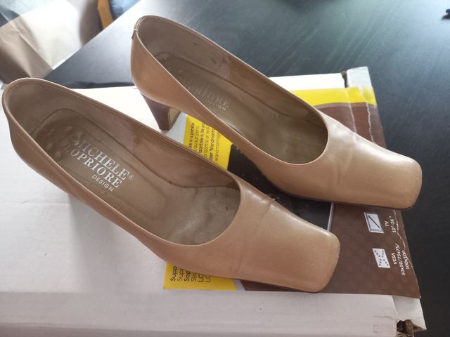 Scarpe in cuoio con tacco