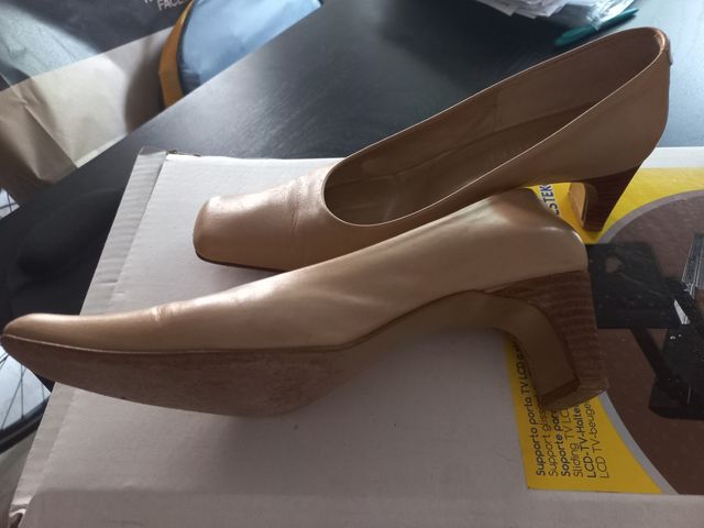 Scarpe in cuoio con tacco