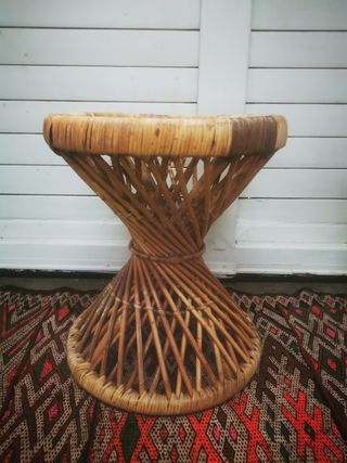 Taburete de caña y ratan. Vintage