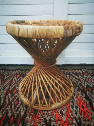 Taburete de caña y ratan. Vintage