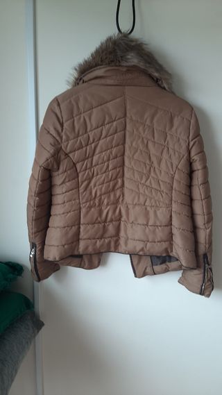 Caqueta corta acolchada