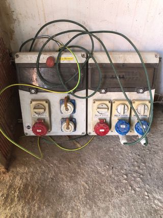 2 cuadros electricos