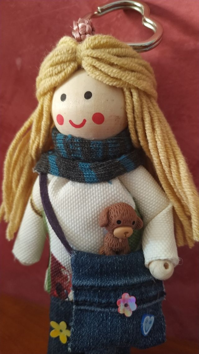 Llavero muñeca artesanal