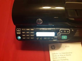 Impressora HP multifunções a funcionar