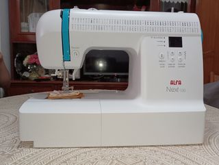 Se vende máquina de coser Alfa Next 100