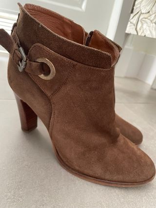 Botines de ante marron Gloria Ortiz