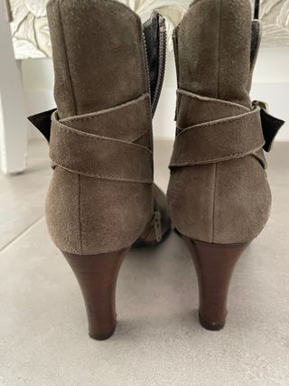 Botines de ante verde caqui