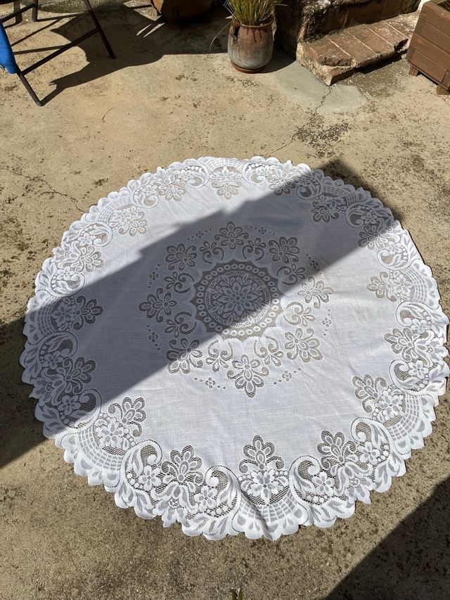 Tappeto antico rotondo all'uncinetto