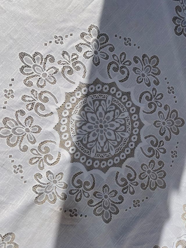 Tappeto antico rotondo all'uncinetto