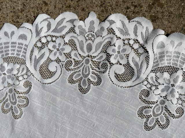 Tappeto antico rotondo all'uncinetto