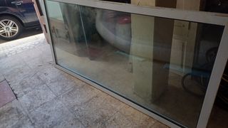 Ventana de aluminio lacada blanco.