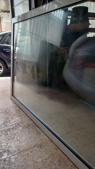 Ventana de aluminio lacada blanco.
