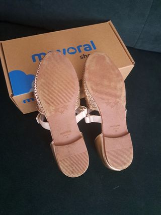 Zapatos niña dorados