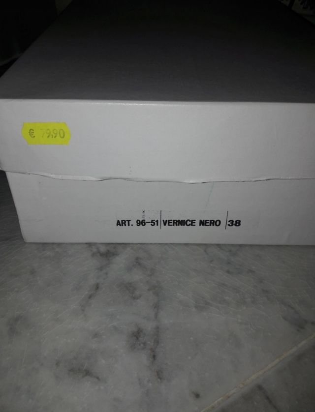 Sandali con tacco a incrocio