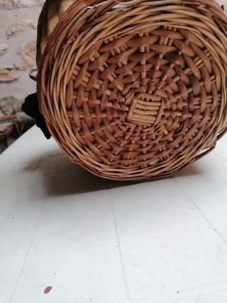 Cesto de mimbre setas