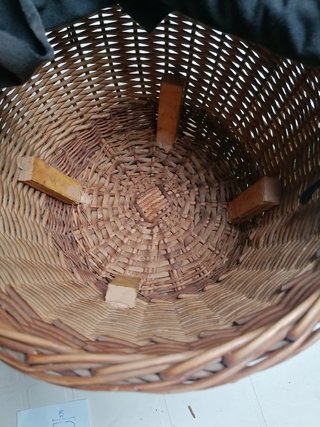 Cesto de mimbre setas