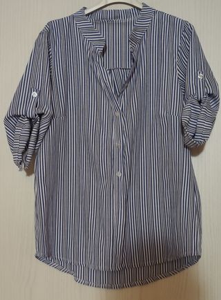 Camicia estiva con maniche con bottone