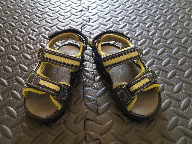 Sandálias abertas de velcro, 22