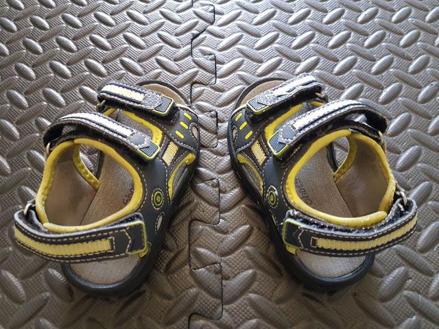 Sandálias abertas de velcro, 22