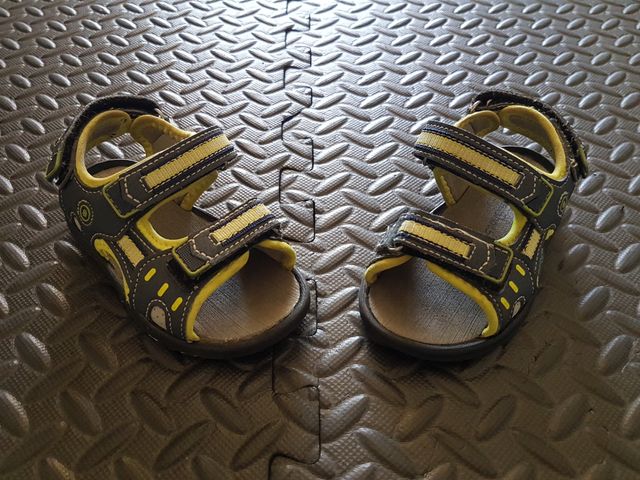 Sandálias abertas de velcro, 22