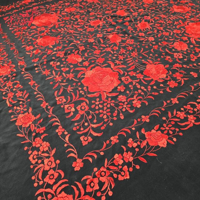 Manton de Manila seda bordado a mano