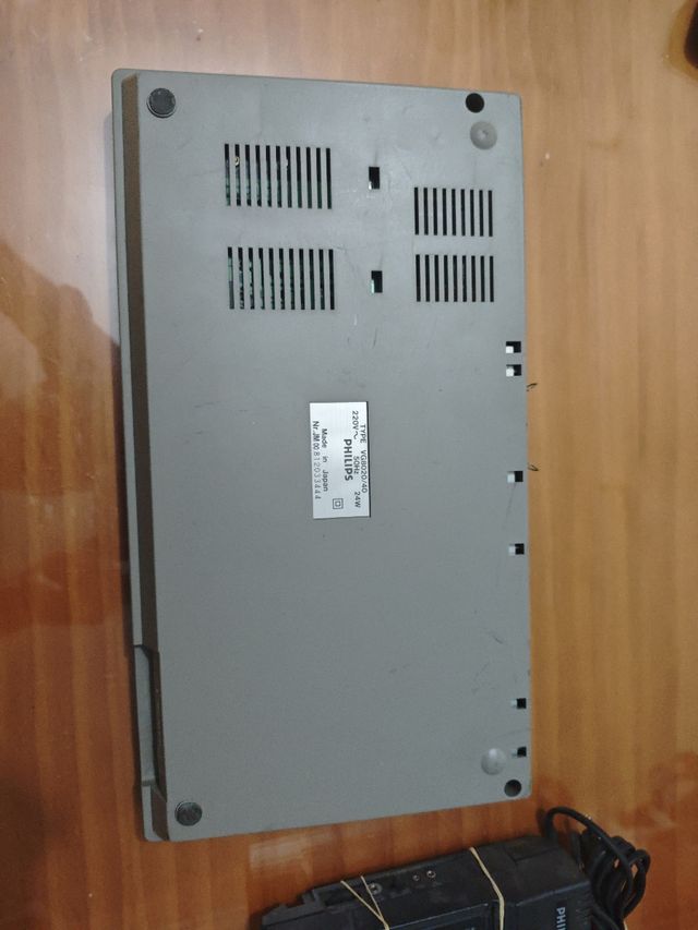 Antiguo Ordenador Philips VG - 8020.. Piezas..