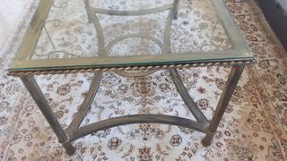 Mesa forja elevable artesana con cristal.