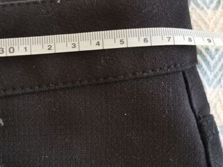 PANTALÓN NEGRO TIPO VAQUERO