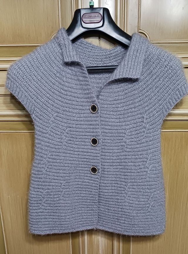 Maglione smanicato in lana pelosa