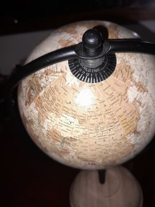Mappamondo in legno vintage