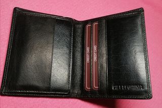 Cartera de piel negra de hombre