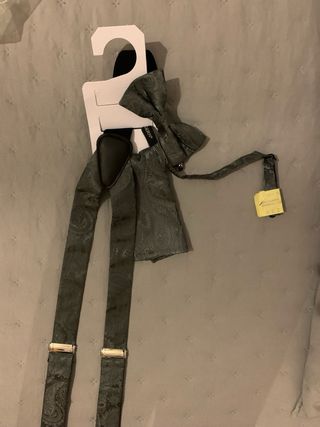 Corbata, pajarita y tirantes