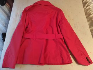 Gabardina corta roja