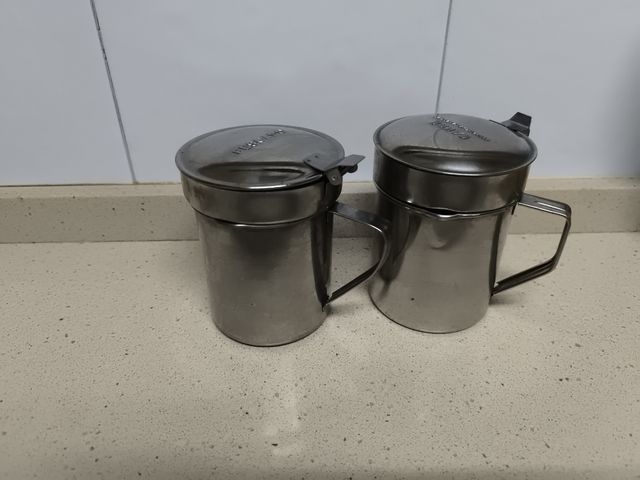 Jarros metálicos para aceites de cocina 
