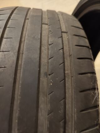 Neumáticos piloto sport 4 225