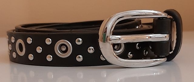 Cinta con le borchie