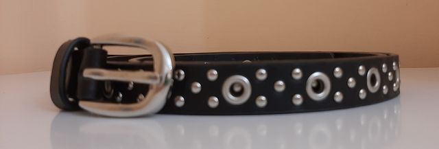 Cinta con le borchie