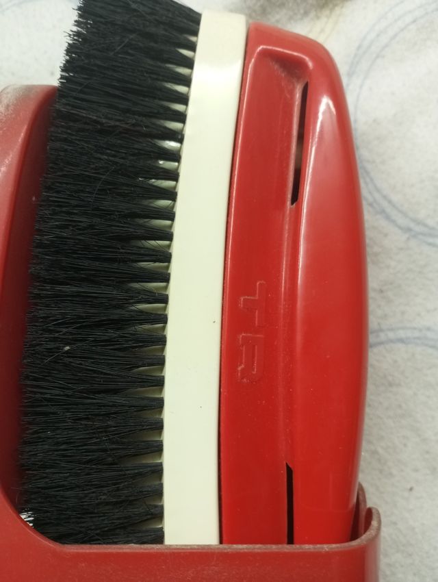 Cepillo eléctrico aspirador para ropa