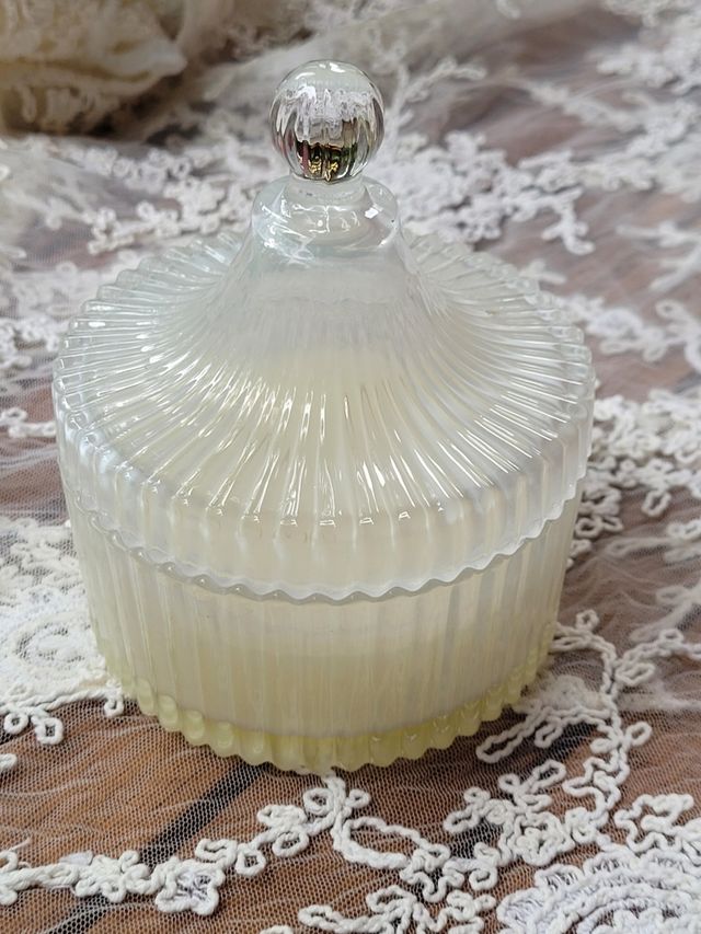 Candela in bellissimo contenitore vetro