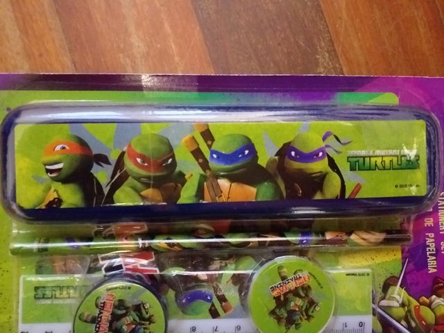Material escolar das Tartarugas Ninja