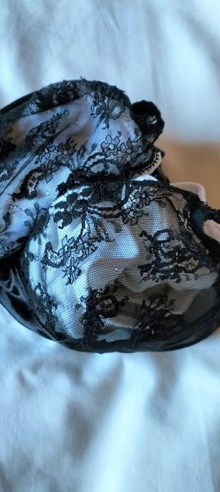 Sujetador negro de raso y encaje