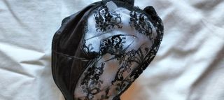 Sujetador negro de raso y encaje