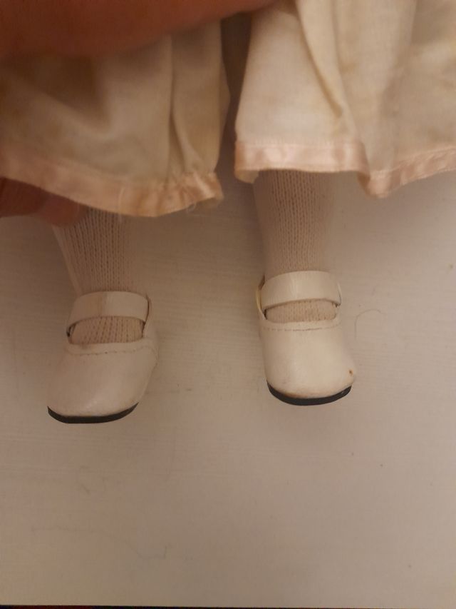 Antica bambola in porcellana.